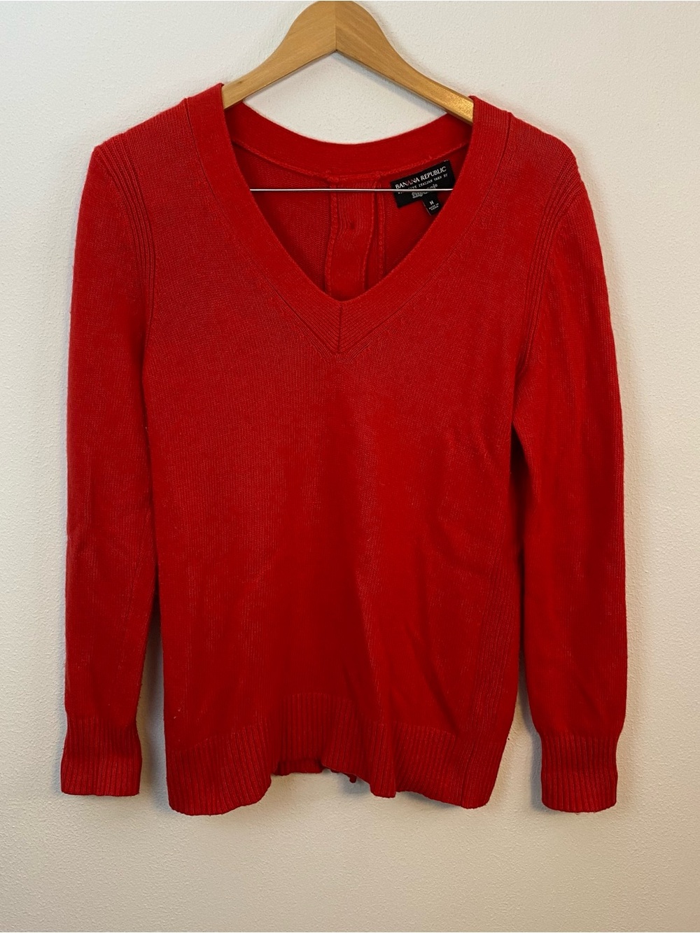 Banana Republic Filpucci Merino Wool Blend Red V-Neck Sweater Button Back Medium